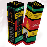 Pan African Foto Abschluss Gift Weinbox<br><div class="desc">Erinnern Sie sich an die Errungenschaften Ihres Abschlusses mit einer individuellen Weinkiste . Unsere Weinkiste für personalisierten Abschluss ist der perfekte Weg, um die harte Arbeit und Hingabe Ihres Absolventen zu feiern. Diese einmalige Weinkiste bietet maßgeschneiderte Fotos des Absolventen, eine kurze Biografie und inspirierend Zitate, um diesen besonderen Meilenstein zu...</div>