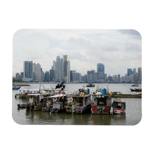 Panama City Skyline mit Fischerbooten Magnet (Horizontal)