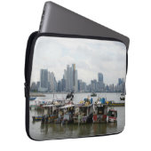 Panama-Stadt Skyline mit Fischerbooten Laptopschutzhülle (Vorne Rechts)