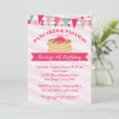 Pancakes und Pajamas Girl zum Geburtstag Einladung (Stehend Vorderseite)