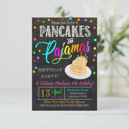 Pancakes und Pajamas Party Einladung (Stehend Vorderseite)