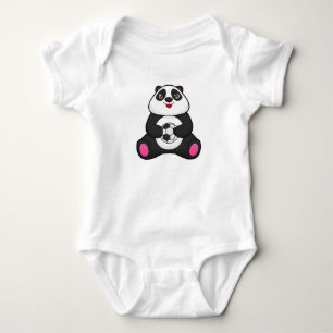 Panda als Fußballspieler mit Fußball Baby Strampler