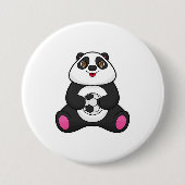 Panda als Fußballspieler mit Fußball Button (Vorderseite)