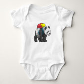 Panda als Hiker mit Rucksack Baby Strampler (Vorderseite)