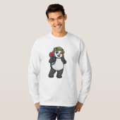 Panda als Hiker mit Rucksack T-Shirt (Vorne ganz)