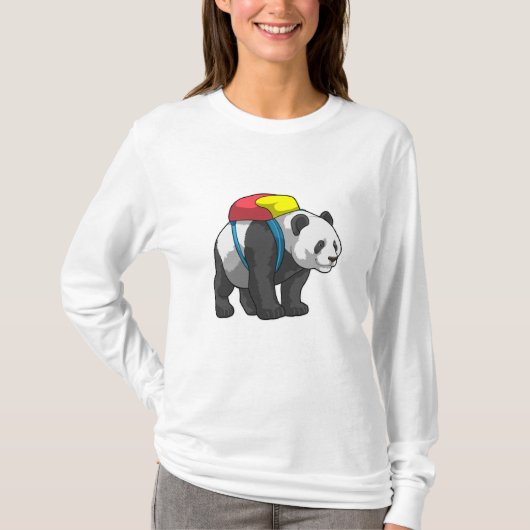 Panda als Hiker mit Rucksack T-Shirt (Vorderseite)
