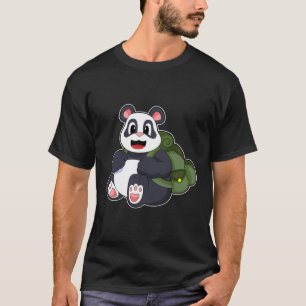 Panda als Hiker mit Rucksack T-Shirt