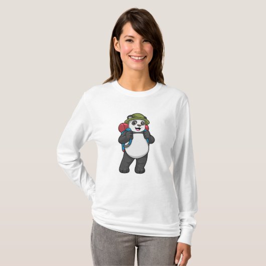 Panda als Hiker mit Rucksack T-Shirt (Vorne ganz)