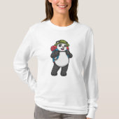 Panda als Hiker mit Rucksack T-Shirt (Vorderseite)