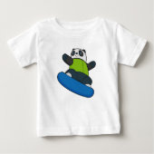 Panda als Snowboarder mit Snowboard Baby T-shirt (Vorderseite)