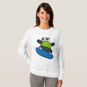 Panda als Snowboarder mit Snowboard T-Shirt (Vorne ganz)