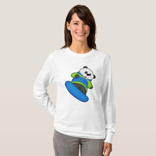 Panda als Snowboarder mit Snowboard T-Shirt (Vorne ganz)