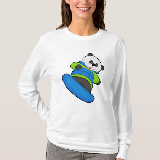 Panda als Snowboarder mit Snowboard T-Shirt (Vorderseite)
