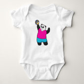 Panda als Volleyballspieler mit Volleyball Baby Strampler (Vorderseite)
