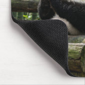 Panda auf einer Holzplattform Mousepad (Ecke)