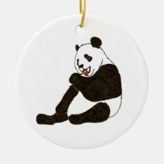 PANDA-BÄR, DER AUF EINER VERZIERUNG SIND ZUM KERAMIKORNAMENT
