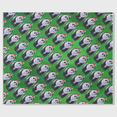 Panda-Bär in der Weihnachtsmannmütze auf Grün Geschenkpapier (Flach)