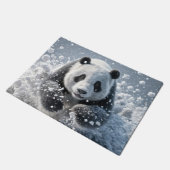 Panda-Bär läuft im Schnee Fußmatte (Schrägansicht)