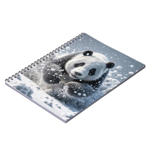 Panda-Bär läuft im Schnee Notizblock (Linke Seite)