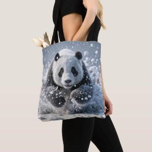 Panda-Bär läuft im Schnee Tasche