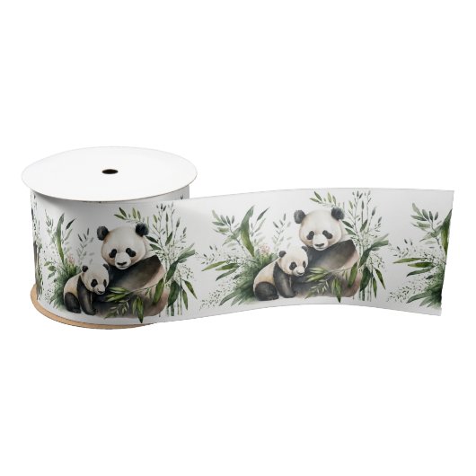 Panda-Bär mit Kübel Satinband (Spule)
