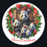 Panda Bear Christmas Runder Aufkleber<br><div class="desc">Panda Bear Weihnachtsaufkleber</div>