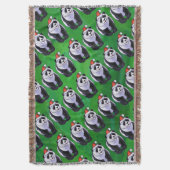 Panda Bear in Weihnachtsmannmütze auf Green Decke (Vorderseite Vertikal)