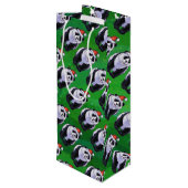 Panda Bear in Weihnachtsmannmütze auf Green Geschenktüte Für Weinflaschen (Rückseite Schrägansicht)