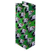 Panda Bear in Weihnachtsmannmütze auf Green Geschenktüte Für Weinflaschen (Vorderseite Schrägansicht)