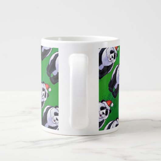 Panda Bear in Weihnachtsmannmütze auf Green Jumbo-Tasse (Rückseite)