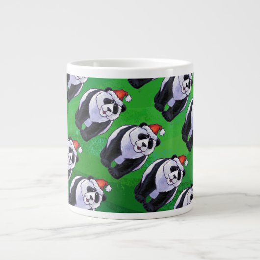Panda Bear in Weihnachtsmannmütze auf Green Jumbo-Tasse (Vorderseite)