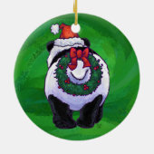 Panda Bear in Weihnachtsmannmütze auf Green Keramik Ornament (Hinten)