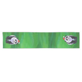 Panda Bear in Weihnachtsmannmütze auf Green Kurzer Tischläufer (Horizontal)