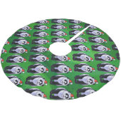 Panda Bear in Weihnachtsmannmütze auf Green Polyester Weihnachtsbaumdecke (Schrägansicht)