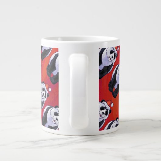 Panda Bear in Weihnachtsmannmütze auf Rot Jumbo-Tasse (Rückseite)