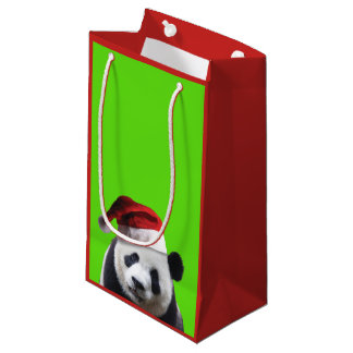 Panda Bear trägt zu Weihnachten einen Weihnachtshu Kleine Geschenktüte