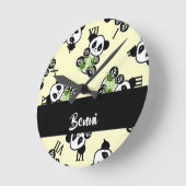 Panda bear with green bamboo leaves runde wanduhr (Winkel)