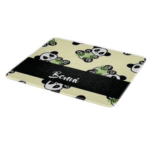 Panda bear with green bamboo leaves schneidebrett (Ecke)