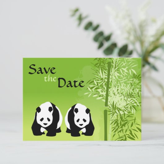 Panda Bears und Bamboo Wedding retten das Datum Einladung (Stehend Vorderseite)