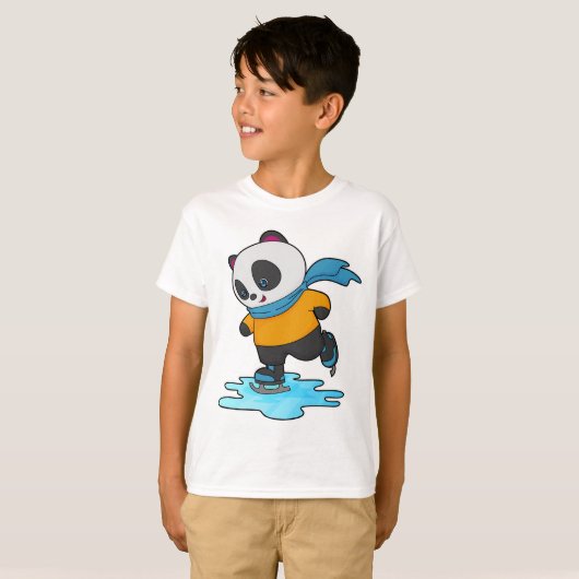 Panda bei Ice Skaten mit Ice Skate & Scarf T-Shirt (Vorne ganz)