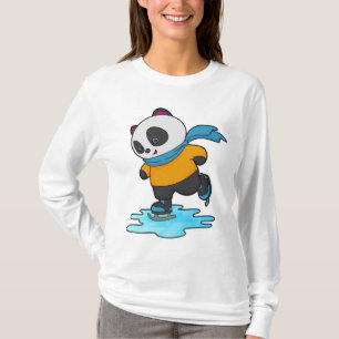Panda bei Ice Skaten mit Ice Skate & Scarf T-Shirt