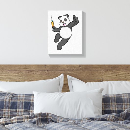 Panda bei Impfung mit Spritze Leinwanddruck (Insitu (Schlafzimmer))