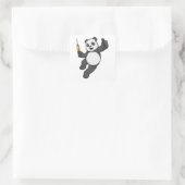 Panda bei Impfung mit Spritze Quadratischer Aufkleber (Tasche)