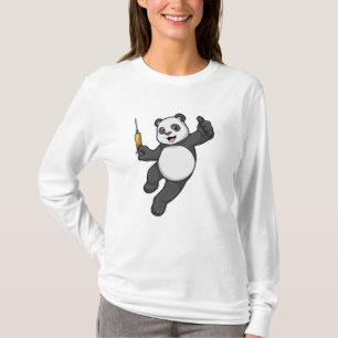 Panda bei Impfung mit Spritze T-Shirt
