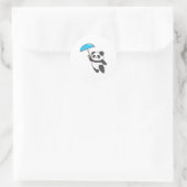 Panda bei Regen mit Regenschirm Runder Aufkleber (Tasche)