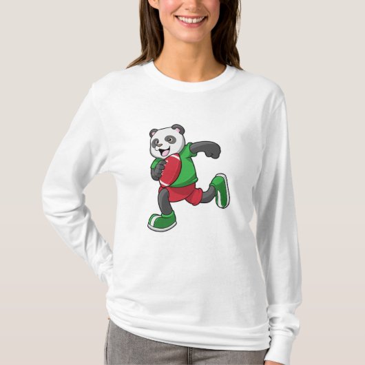 Panda beim Fußball mit Ausrüstung T-Shirt (Vorderseite)