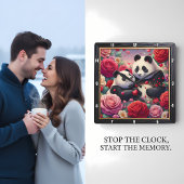 Panda Couple Rose Garden Quadratische Wanduhr