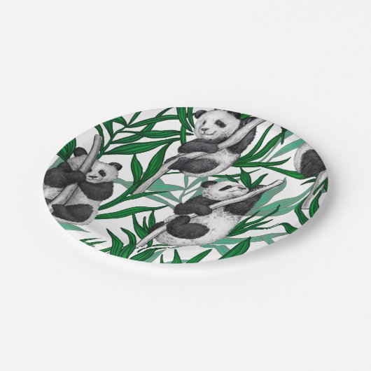 Panda cubs on pappteller (Schrägansicht)