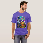 PANDA EATING CHEESEBURGER T-Shirt (Vorne ganz)