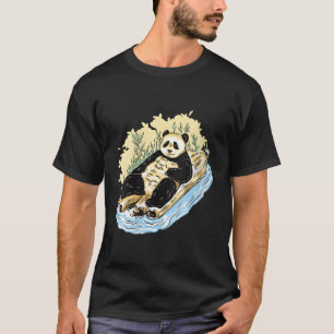 Panda fließt den Fluss hinunter T-Shirt